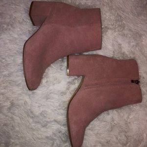 URBAN OUTFITTERS Pink Suede Boots